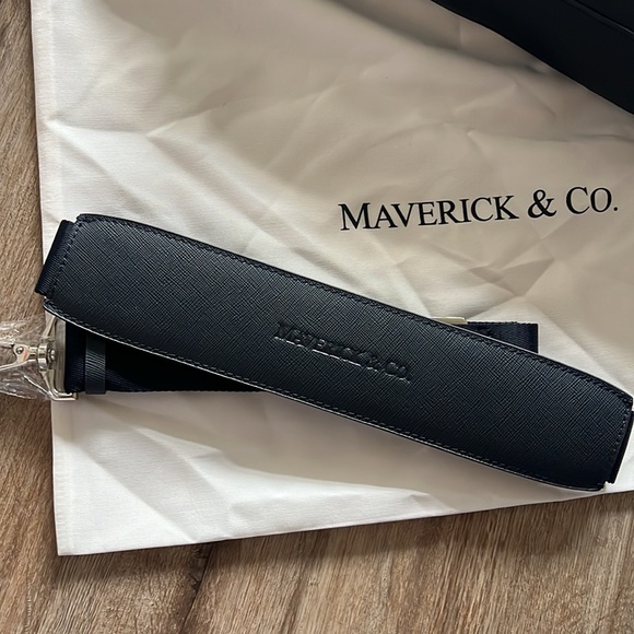 Maverick & Co. Manhattan Leather Briefcase Unisex - Picture 9 of 12